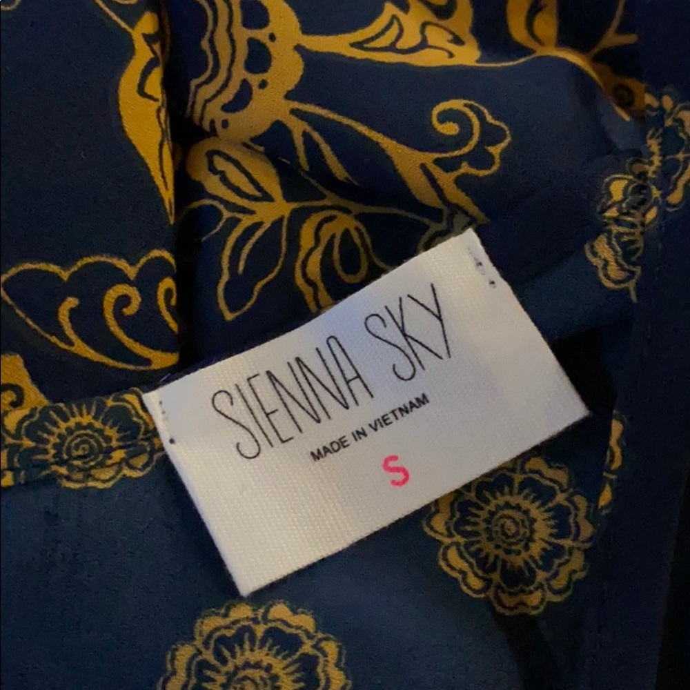 Sienna Sky Cold Shoulder Bell Sleeve Blouse Size Small - Picture 10 of 13